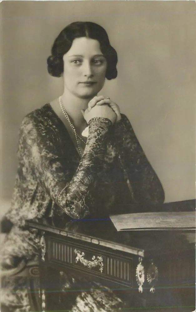 Retrato de uma mulher — editor Axel Eklöfsson tillverkning A. B. Stockholm — n° 168 - Frente
