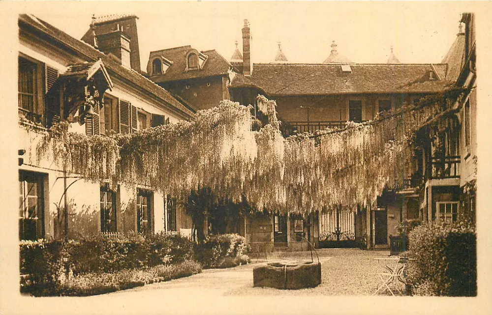 Hôtel de la Renaissance — La Cour aux Glycines — Marlotte (S.-et-M.) - Vorderseite