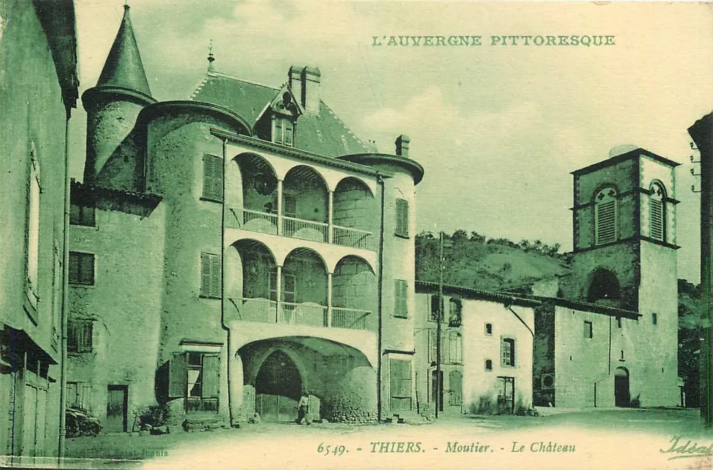 Thiers - Moutier - O Castelo — A Auvergne Pitoresca — editor Idéa - Frente