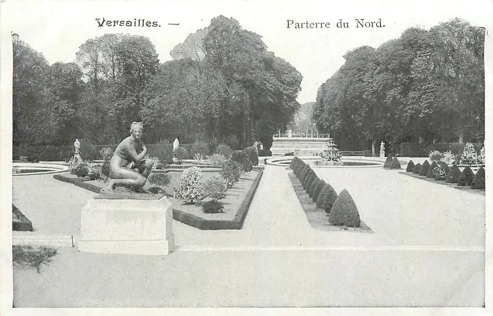 Versailles. — Pátio do Norte. - Frente