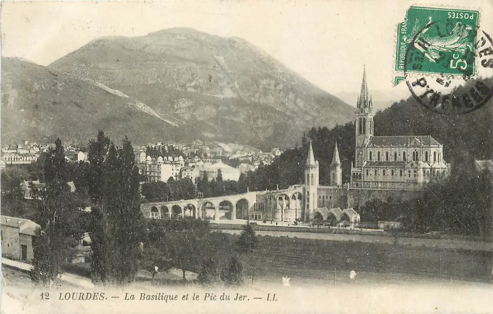 Lourdes — A Basílica e o Pic du Jer — LL - Frente