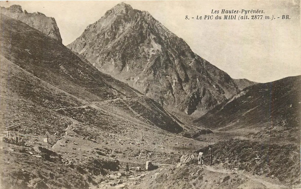 The PIC du MIDI (alt. 2877 m) — Les Hautes-Pyrénées — BR - Front