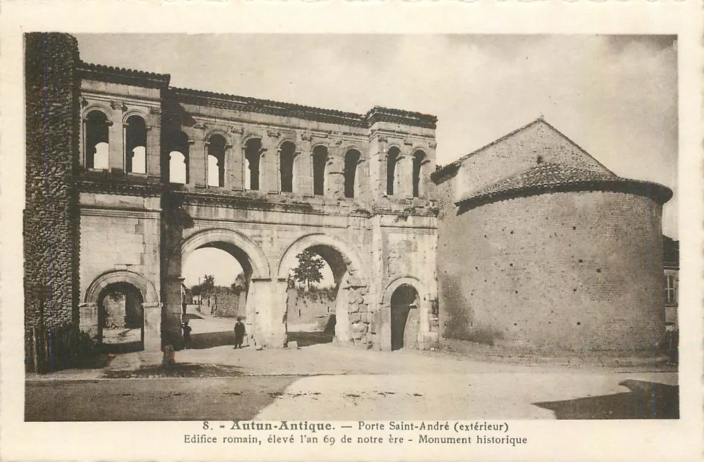 Autun — Porta São André (exterior) — Edifício romano erguido no ano 69 da nossa era — Monumento histórico - Frente