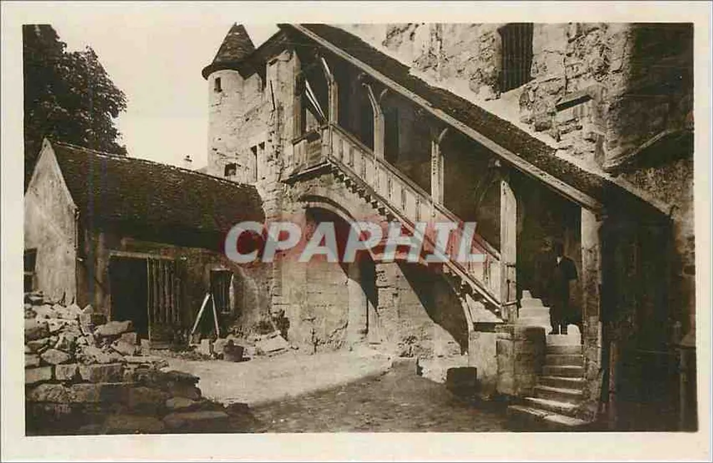 Meaux - Escalier du XIIe siècle au Vieux Chapitre - Recto