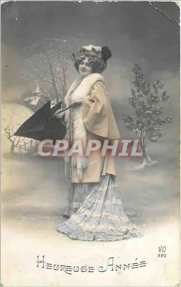 Mulher com capa de pele segurando um guarda-chuva — cena invernal — V.O. 820 - Frente