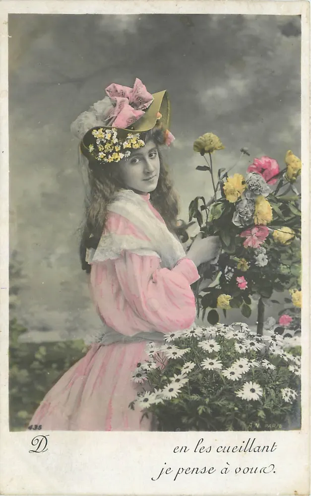 Jovem mulher vestindo um vestido rosa colhendo flores — A.N. PARIS, n° 435 - Frente