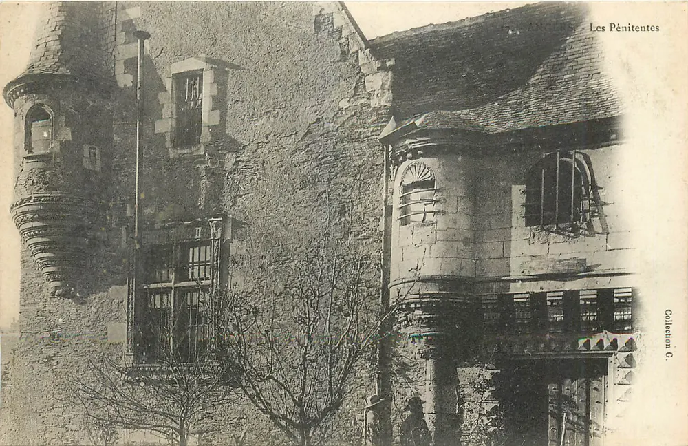 As Penitentes — Velho castelo em Tours — Coleção G. - Frente