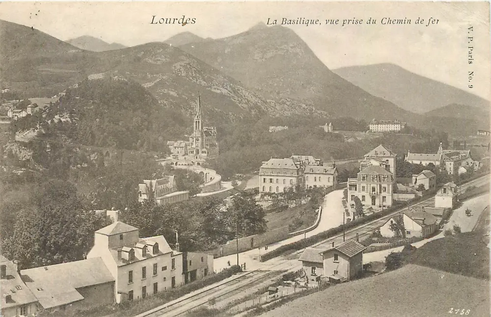 Lourdes — La Basilique, vue prise du Chemin de fer — V.P. Paris No. 9 - Recto