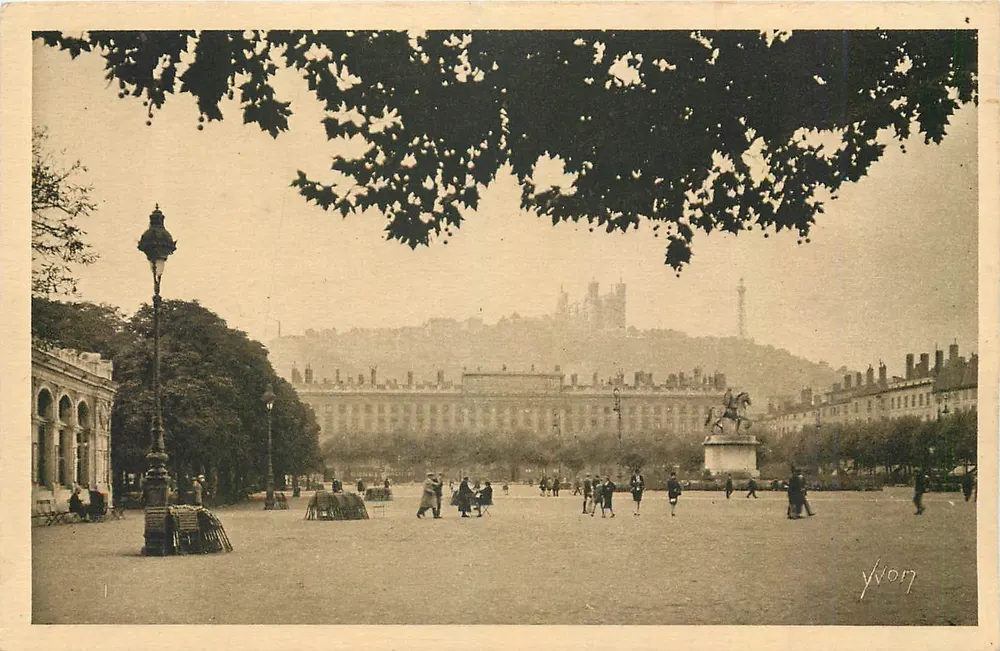 Place Bellecour — Lyon — Edição de Arte YVON, n°22 - Frente