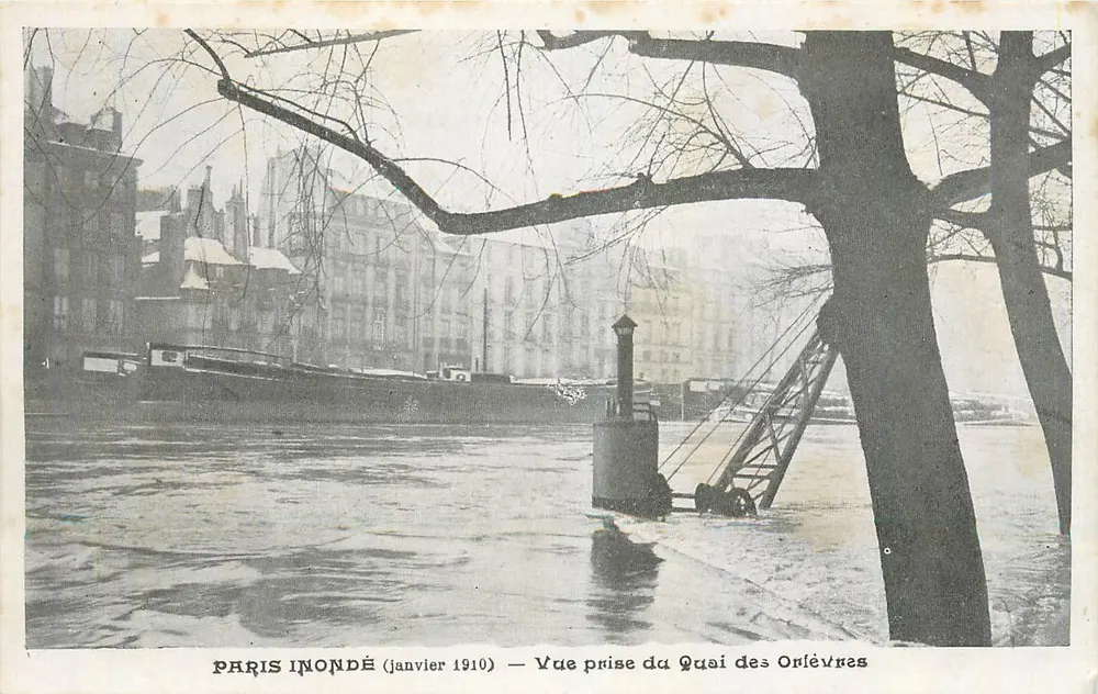 Paris überschwemmt (Januar 1910) — Aufnahme vom Quai des Orfèvres - Vorderseite