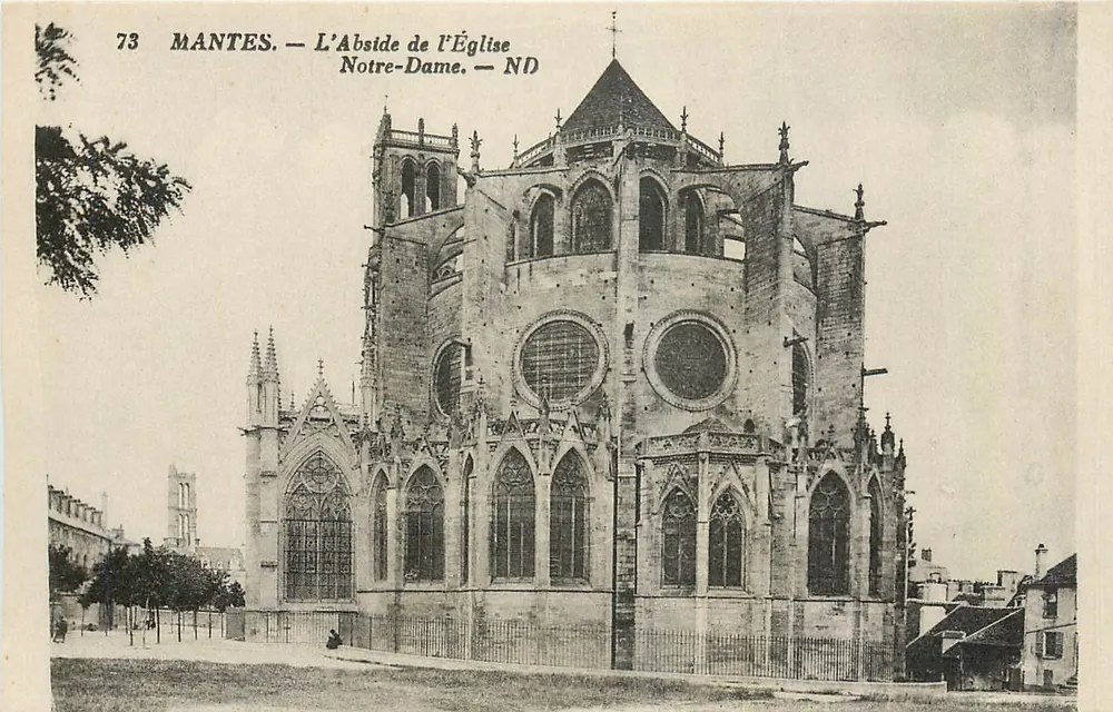 Mantes - A Abside da Igreja Nossa Senhora — ND - Frente