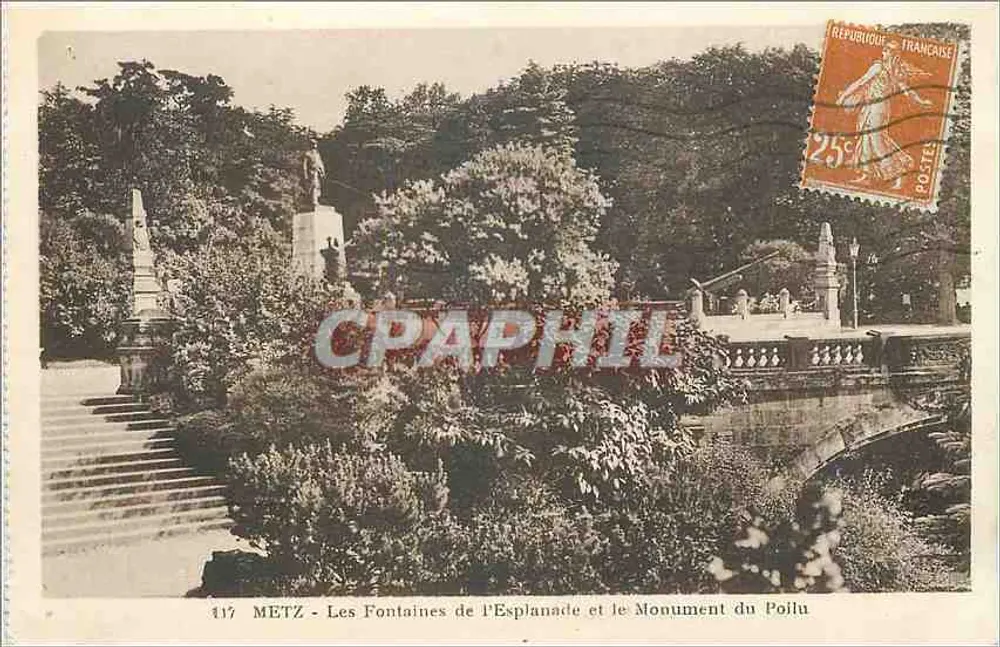 Metz - Die Fontänen der Esplanade und das Denkmal des Poilu - Vorderseite