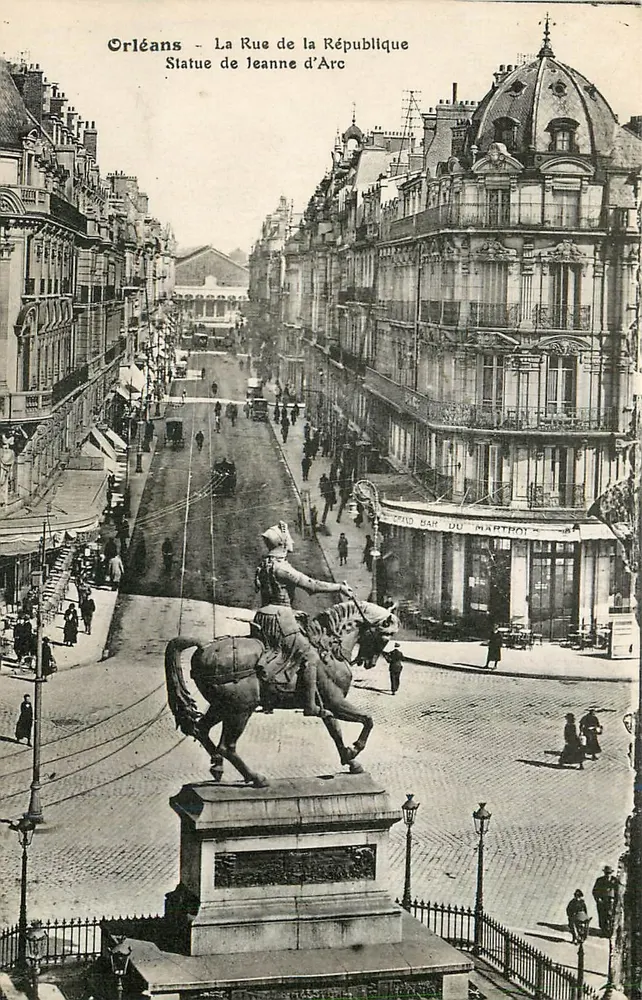 Orléans — La Rue de la République — Statue de Jeanne d'Arc — Éditeur : L. Lenormand - Recto