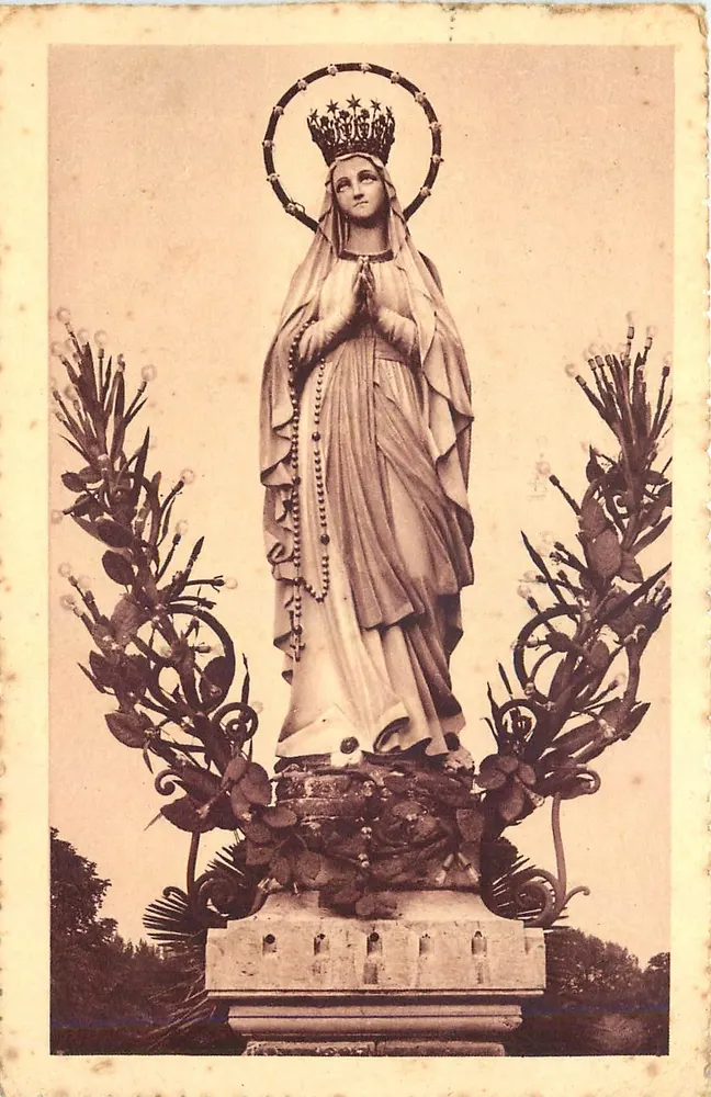 Estátua da Virgem coroada — Lourdes — Edição P. Doucet - Frente