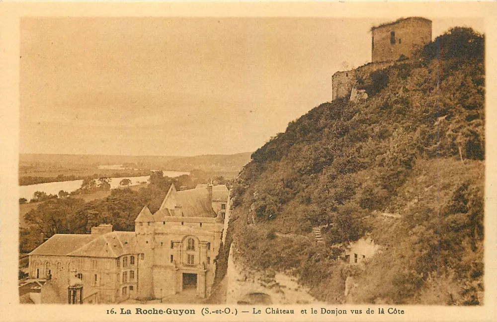 La Roche-Guyon (S.-et-O.) — Schloss und Bergfried von der Klippe aus gesehen - Vorderseite
