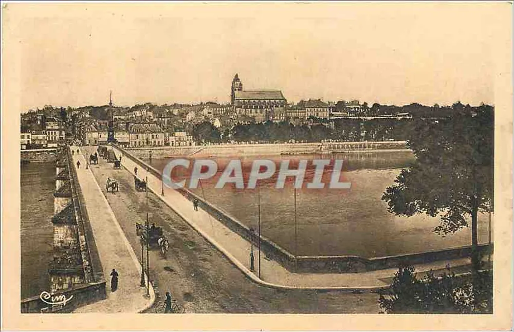 Panorama de Blois (Loire-et-Loire) — vista da cidade desde o cais — Heliodravure Nacón - Frente
