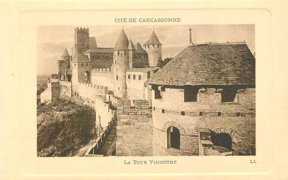 Cidade de Carcassonne — A Torre Visigoda — LL - Frente