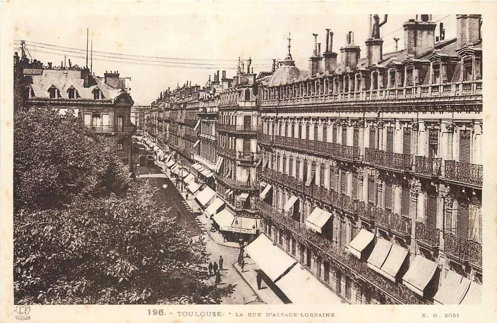 Toulouse - A rua de Alsácia-Lorena — vista urbana com edifícios com varandas e toldos — editor X.O. n° 2054 - Frente