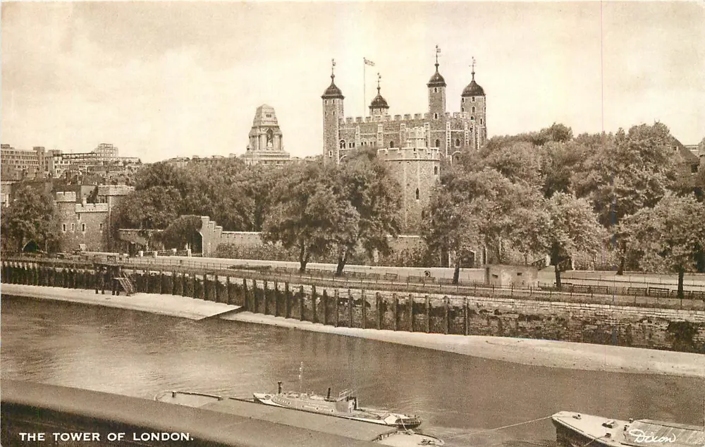 La Tour de Londres — vue depuis la Tamise — éditeur J. Arthur Dixon - Recto