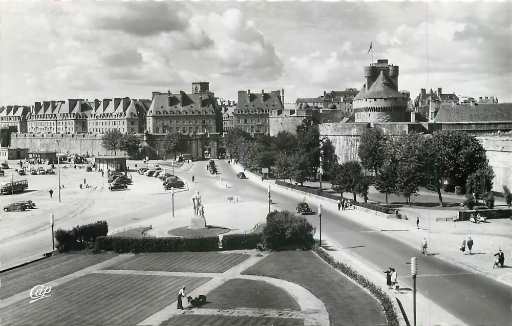 Saint-Malo - Cité Corsaire — Der Château und neue Gebäude — C.A.P. Paris - Vorderseite