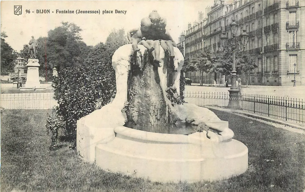Dijon - Fontaine (Jeunesse) place Darcy - Recto