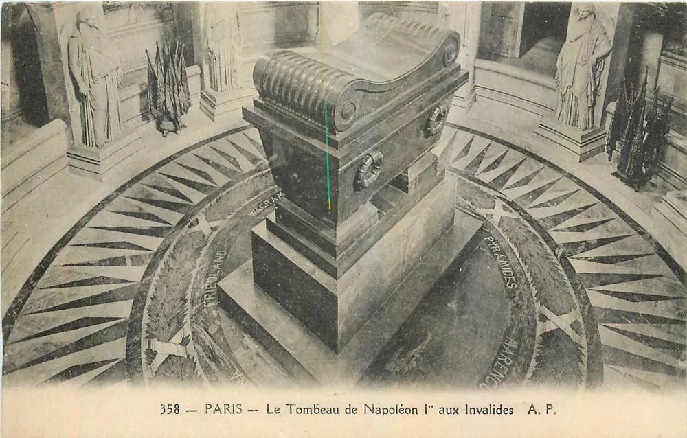 PARIS — Le Tombeau de Napoléon Ier aux Invalides — A.P. — n° 358 - Recto