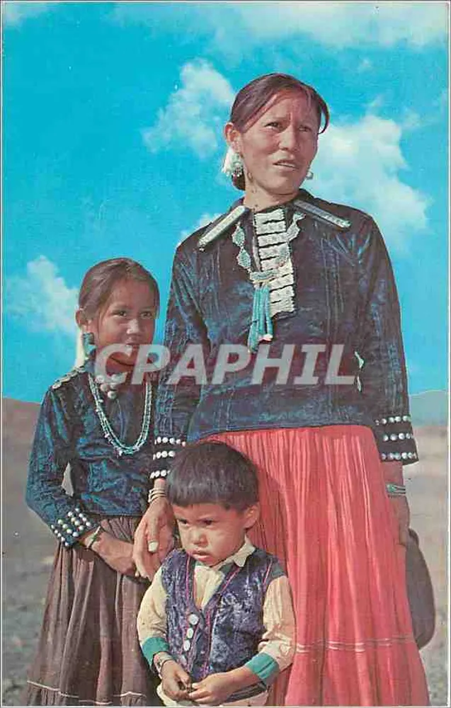Mãe indiana e seus filhos — Novo México, Acoma Pueblo — Published by Potley Studios, Nova York - Frente