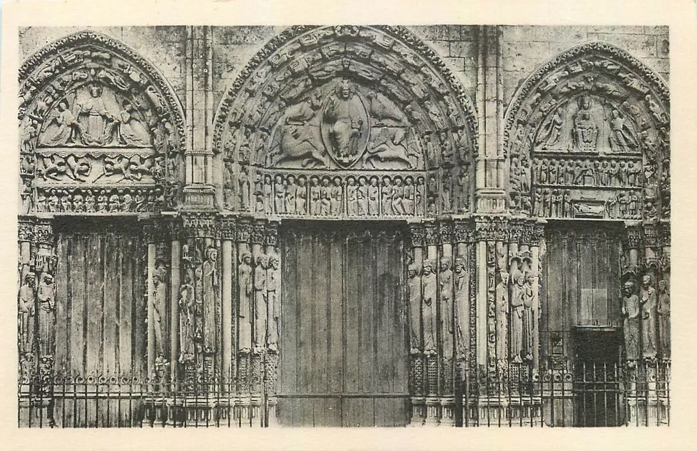Portail royal de la cathédrale de Chartres — XIIe siècle — Éditeur Houvet, n° 1015 - Recto