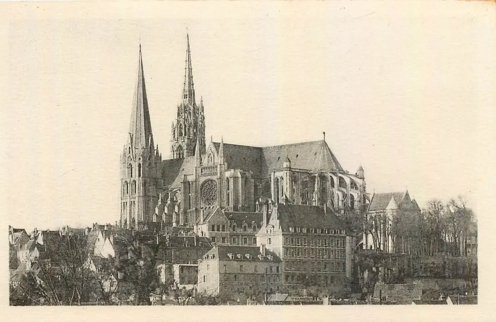 Chartres - A Catedral — Editor Houvet, n° 1002 - Frente