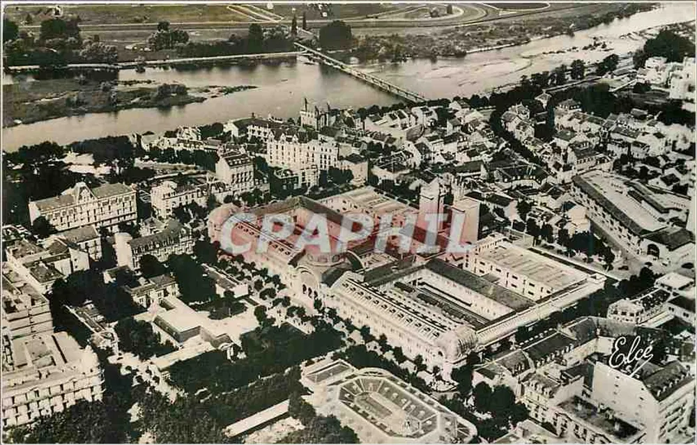 Vichy (Allier) — vue aérienne des établissements — éditeur Elcée - Recto
