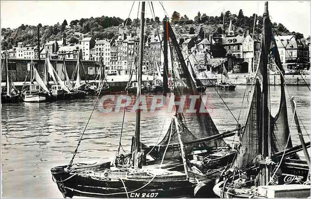 Honfleur — A Vista do Porto para a Cidade — Graphphil CN 8407 - Frente