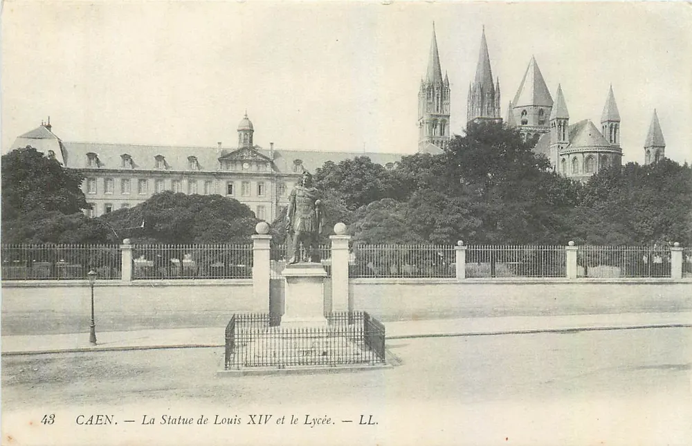 Caen — A Estátua de Luís XIV e o Liceu — LL. n°48 - Frente