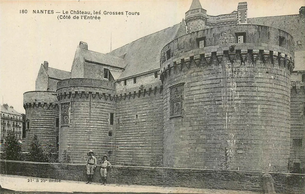 NANTES — Das Schloss, die großen Türme (Seiten der Eingang) — F. Chappeau, Verlag Nantes - Vorderseite