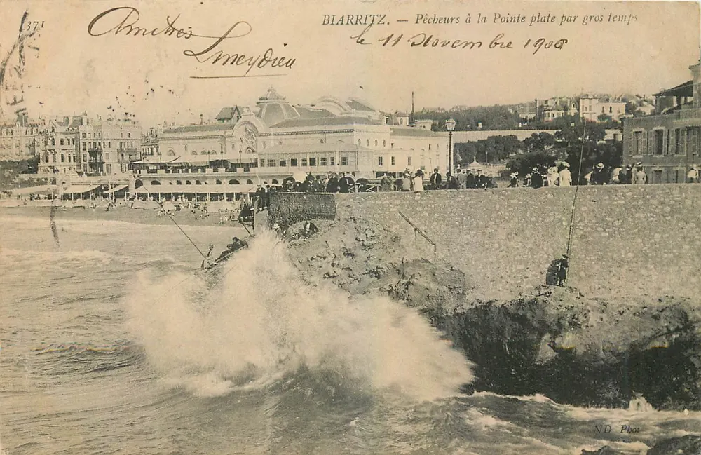 Blarritz — Pêcheurs à la Pointe plate par gros temps — ND Phot, n° 371 - Recto
