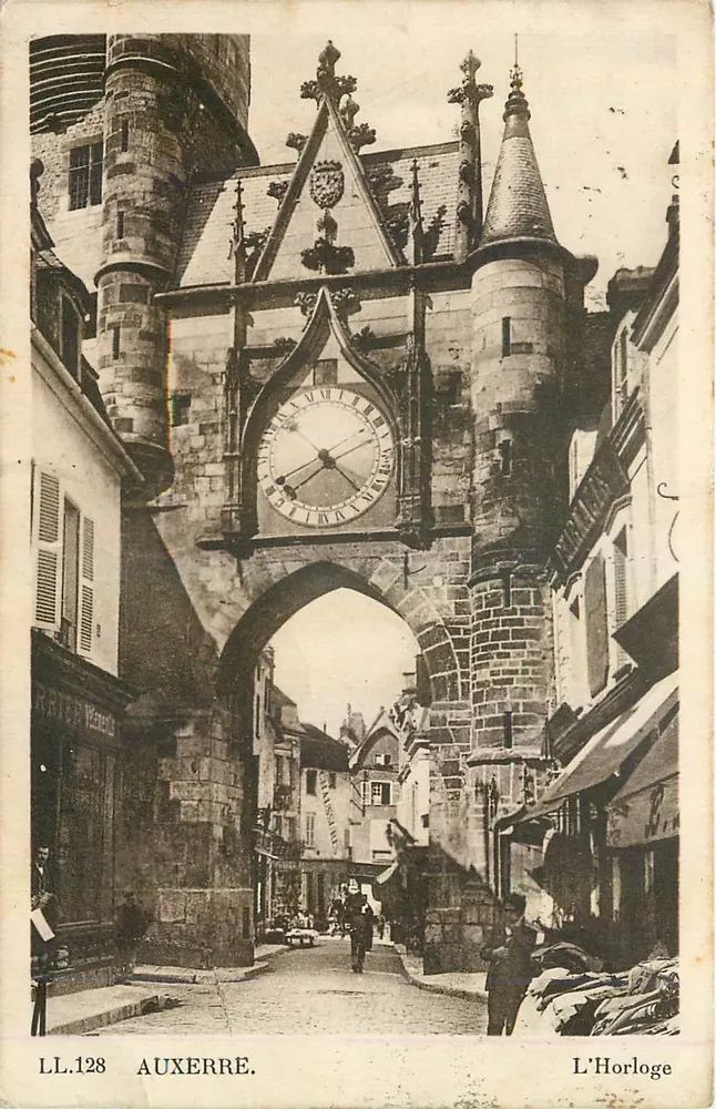 Auxerre — A Relógio — LL.128, editor A Relógio - Frente
