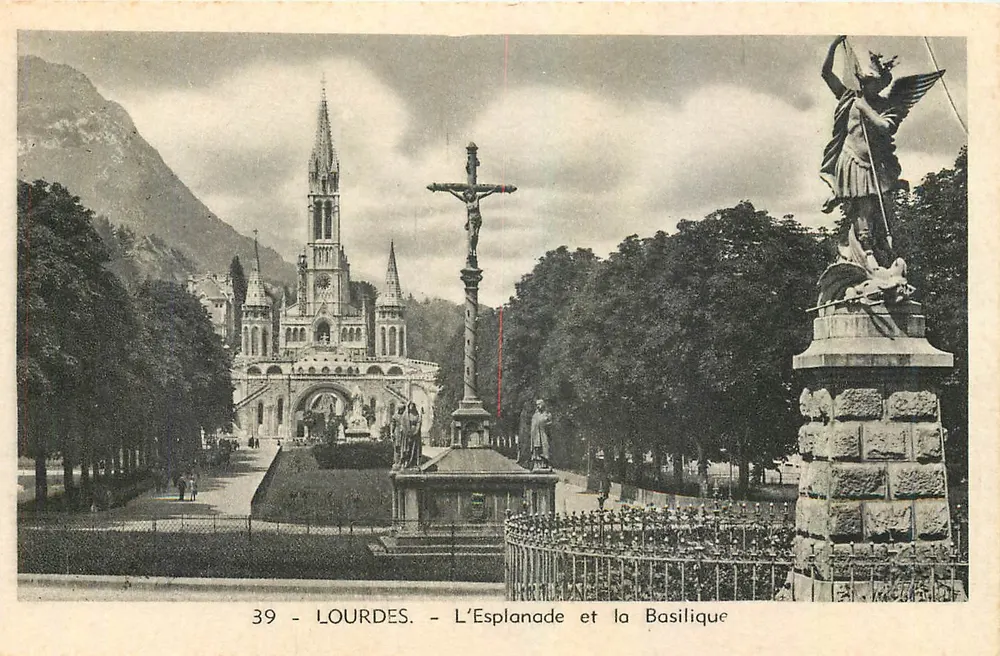 Lourdes - A Esplanada e a Basílica — Edição Photo Rounault, n°39 - Frente