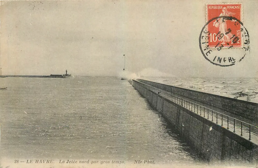 Le Havre — La Jetée nord par gros temps — ND Phot. - Recto