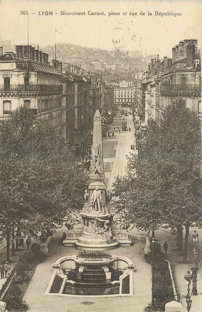 LYON - Monument Carnot, place et rue de la République — éditeur anonyme, n° 365 - Recto