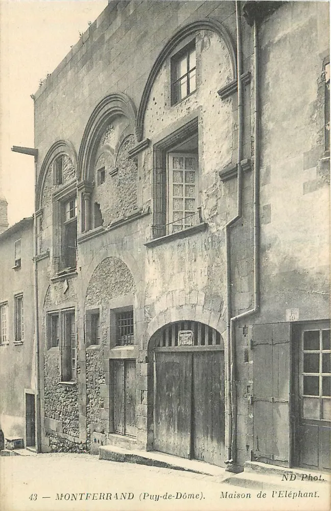 Montferrand (Puy-de-Dôme) — Maison de l'Éléphant — ND Phot. - Frente