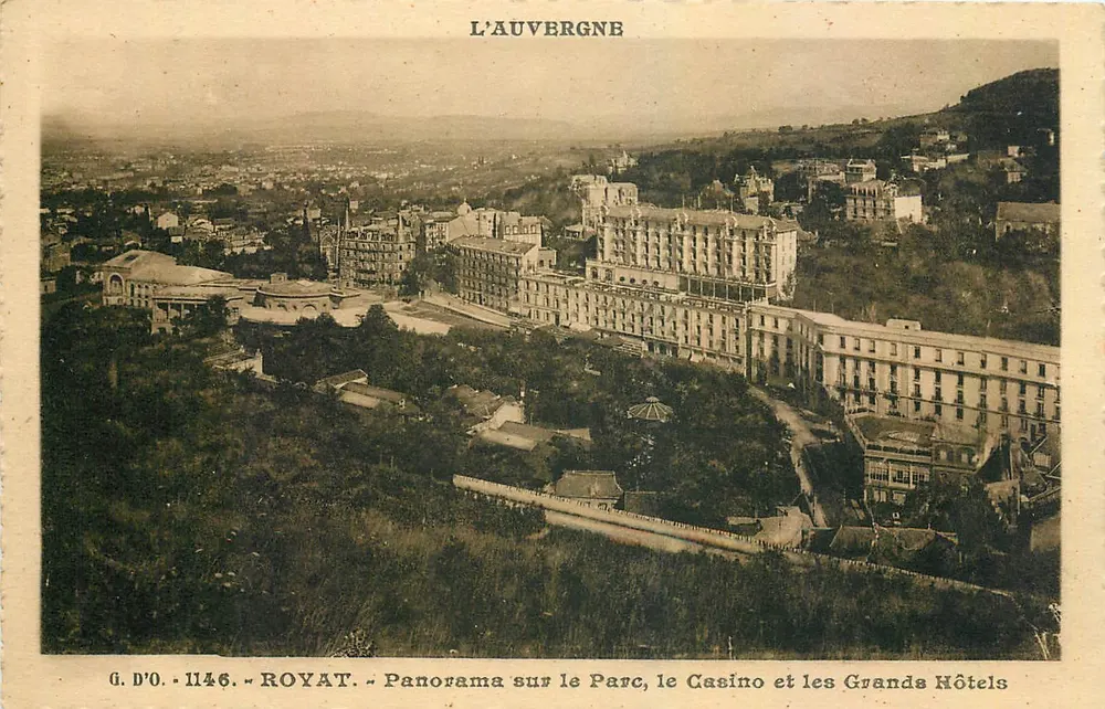 Royat — Panorama über den Park, das Casino und die Grand Hotels — G. D'O. n°1146 - Vorderseite