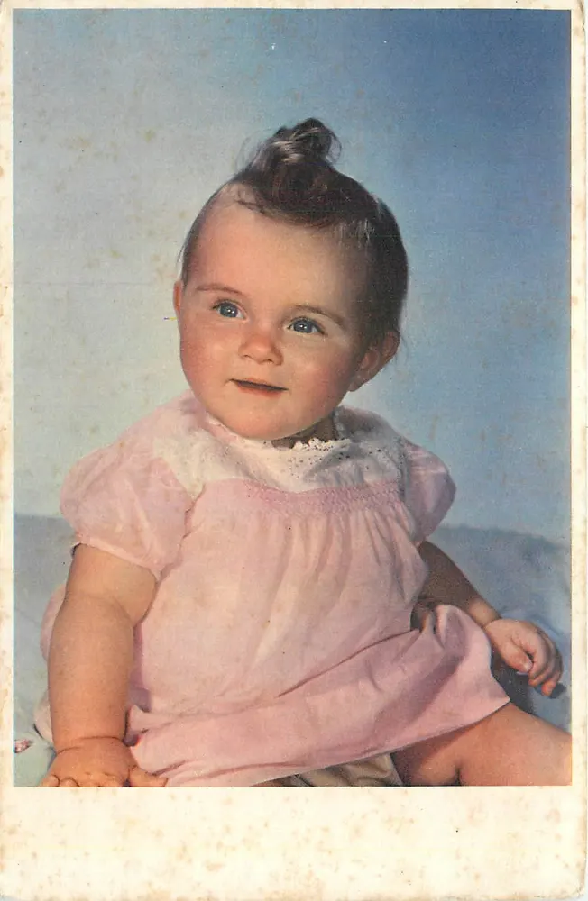 Bebê em vestido rosa — Edições SUPERLUXE - PARIS - Frente