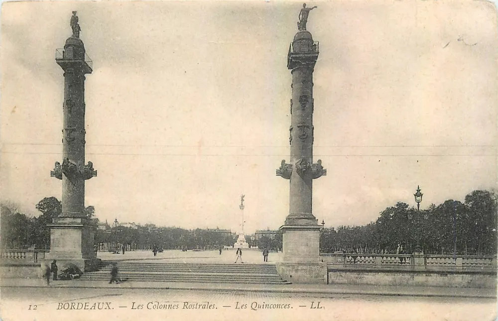 Bordeaux — Les Colonnes Rostrales — Les Quinconces — LL - Front