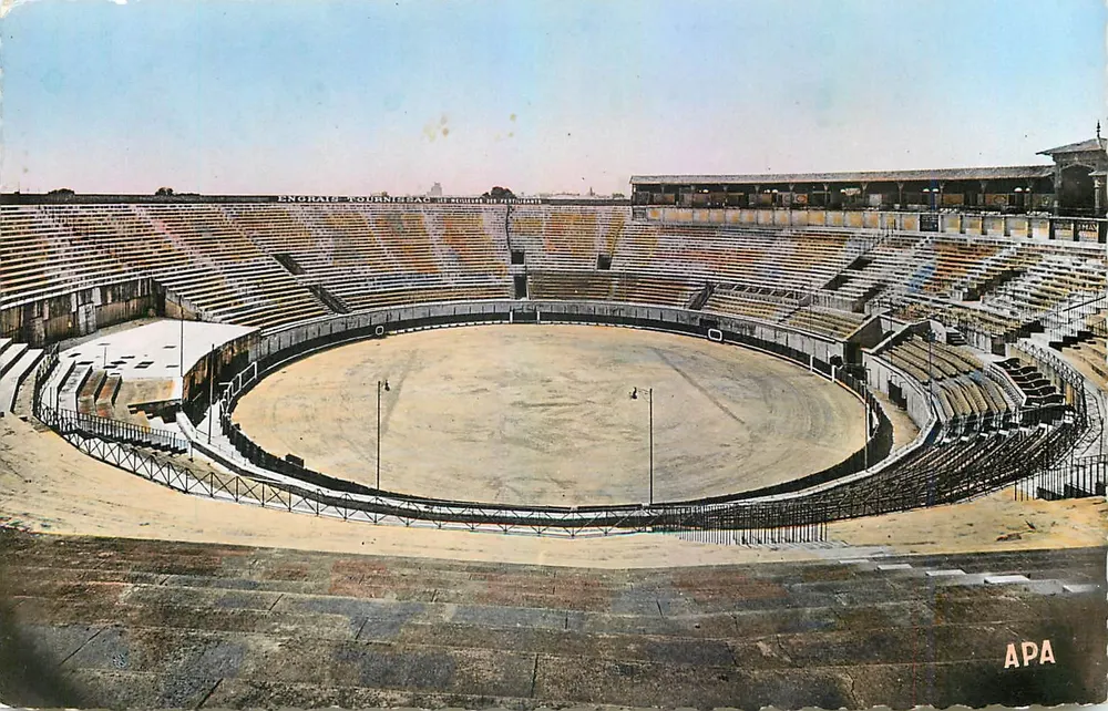 Arènes de Béziers — Interior — editor APA, n°5 - Frente