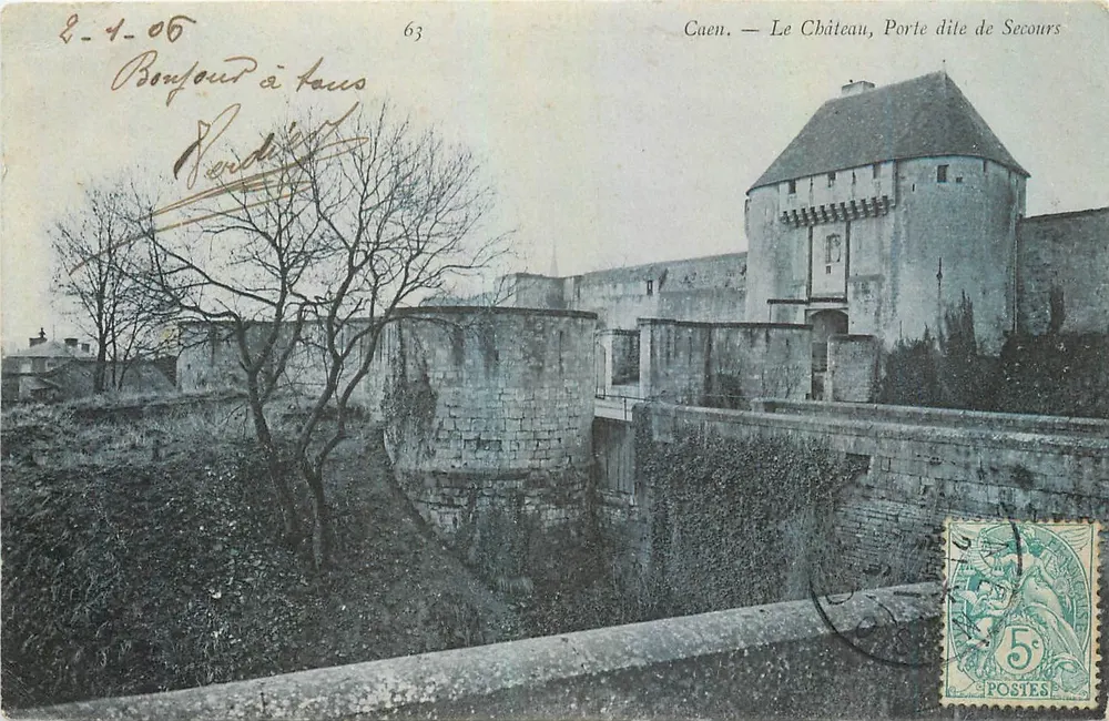 Caen — O Castelo, Porta chamada de Secours — editor desconhecido, n° 63 - Frente