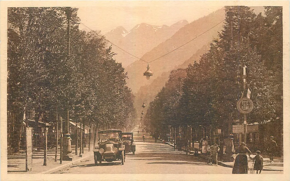 Luchon — Les Allées d'Etigny — Éditeur L. Lebon, Luchon - Recto