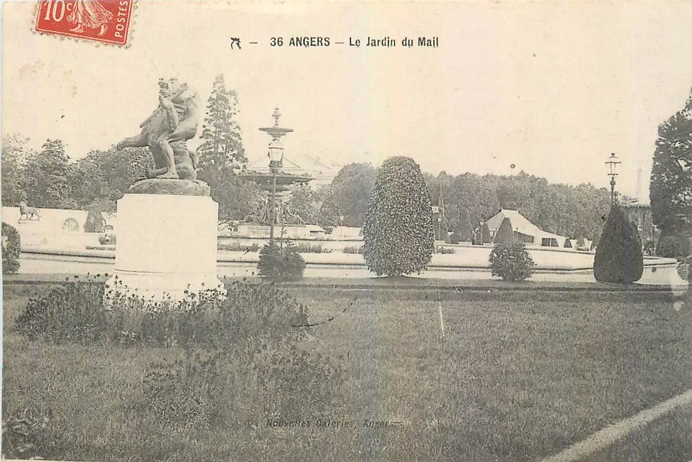 Angers — O Jardim do Mail — Nouvelles Galeries, Angers - Frente