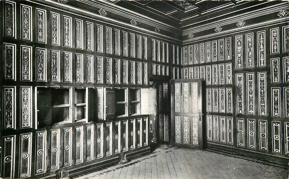 Schloss Blois — Catherine de Médicis' Arbeitszimmer — Die Geheimfächer - Vorderseite