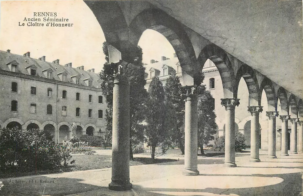 Rennes — Antigo Seminário, O Claustro de Honra — J. Storé, editor t. Rennes - Frente