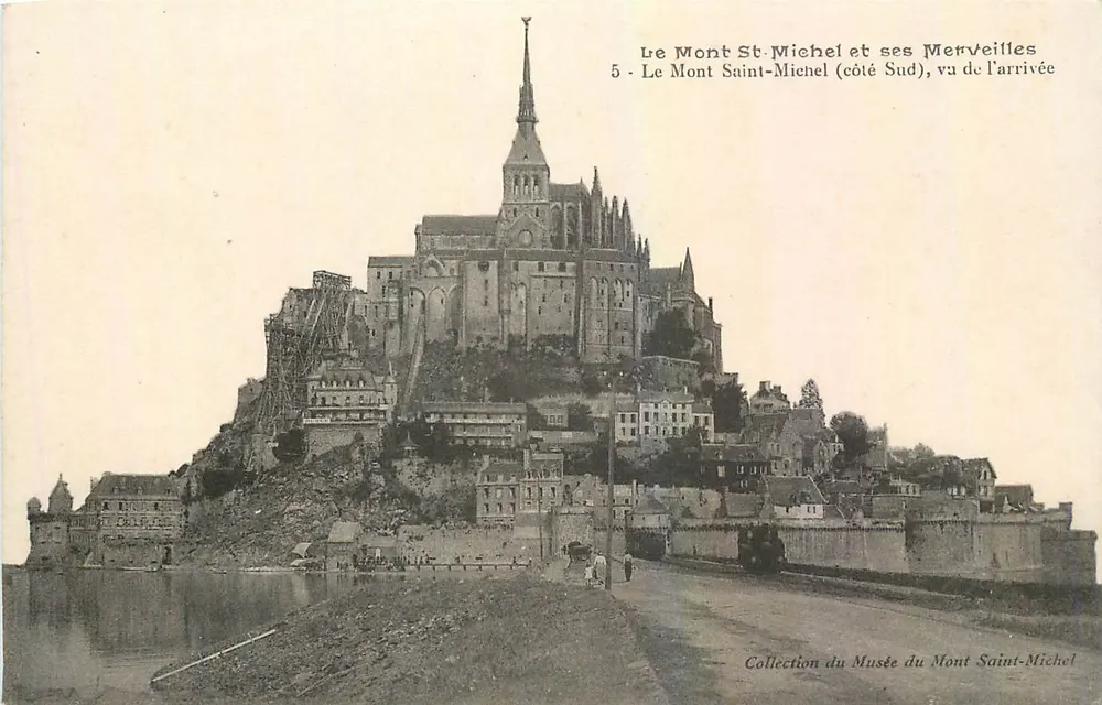 Le Mont Saint-Michel et ses Merveilles — vue du côté Sud — Collection du Musée du Mont Saint-Michel - Recto
