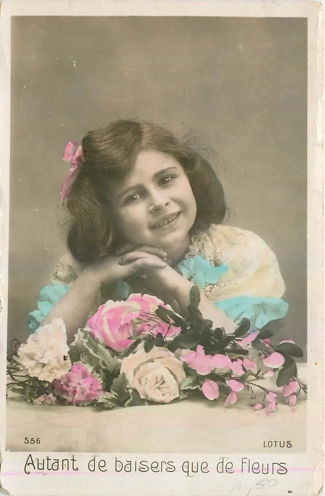 Menina com flores — carta postal editada por LOTUS, n° 556 - Frente